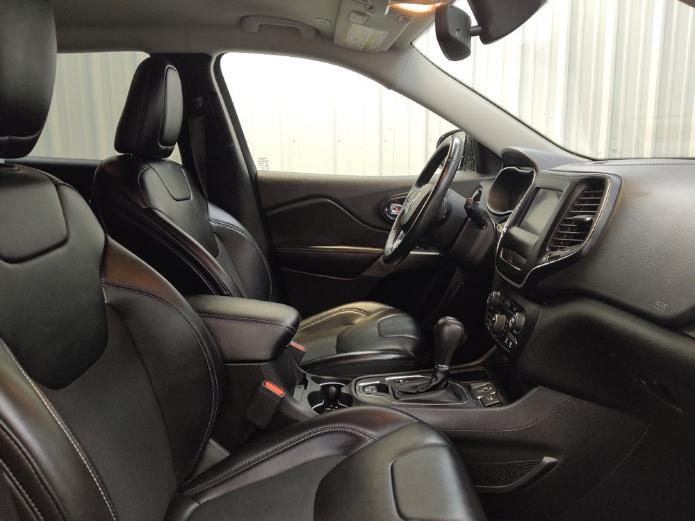 Used 2019 Jeep Cherokee Latitude Plus w/ Comfort/Convenience Group FWD image 21