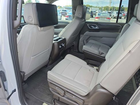 Used 2021 GMC Yukon XL SLT w/ SLT Premium Package image 33