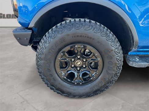 Used 2023 Ford Bronco Wildtrak image 14