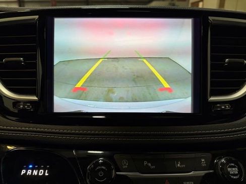 Used 2025 Chrysler Pacifica Limited FWD image 19
