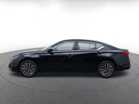 Used 2025 Nissan Altima 2.5 SV FWD image 4
