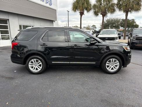 Used 2019 Ford Explorer XLT w/ Equipment Group 201A image 9