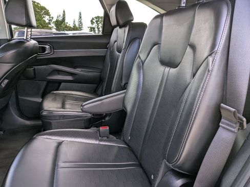 Certified 2025 Kia Sorento EX w/ Panoramic Sunroof Package FWD image 19