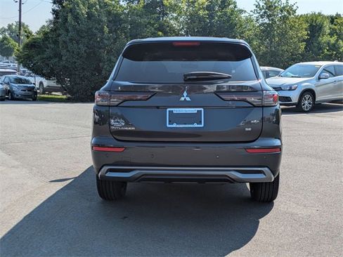 New 2025 Mitsubishi Outlander SE image 4