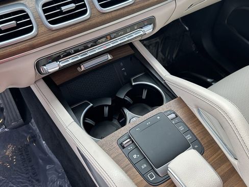 Used 2025 Mercedes-Benz GLE 450e 4MATIC image 32