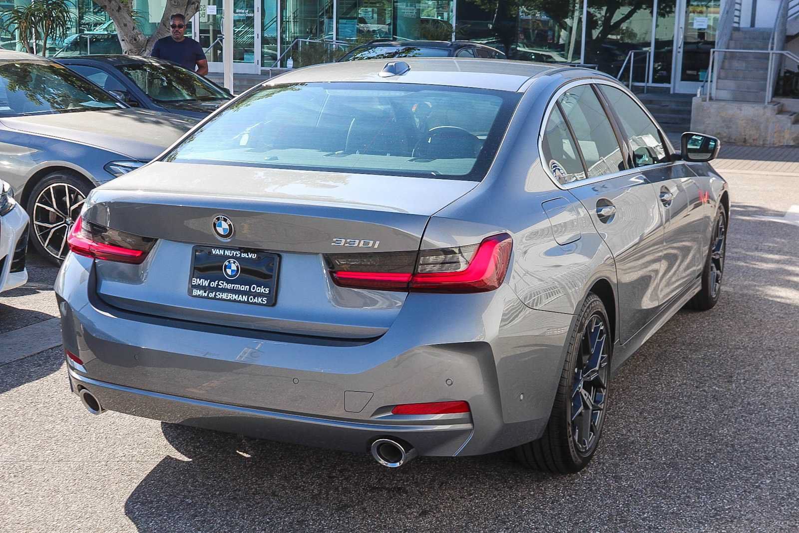 Used 2026 BMW 330i Sedan w/ Convenience Package RWD image 7