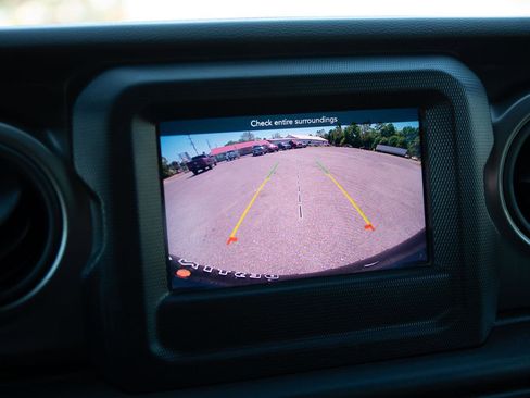 Used 2023 Jeep Wrangler Unlimited AWD/4WD image 17