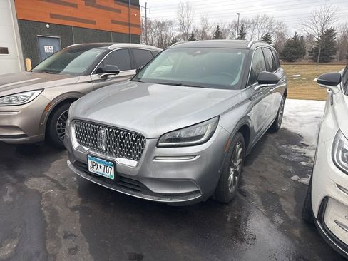 Used 2022 Lincoln Corsair AWD w/ Premium Package image 2