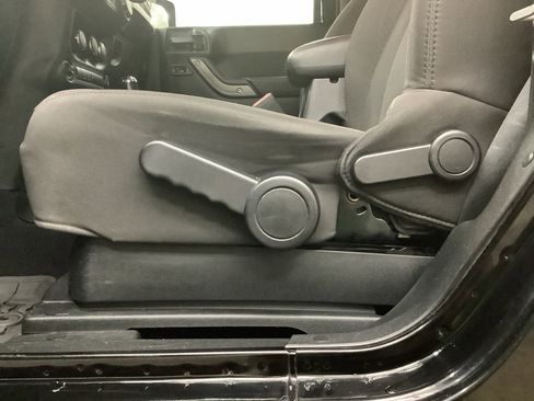 Used 2017 Jeep Wrangler Sport image 17