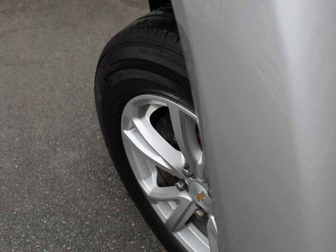 Used 2017 Chevrolet Equinox LT w/ Convenience Package image 29