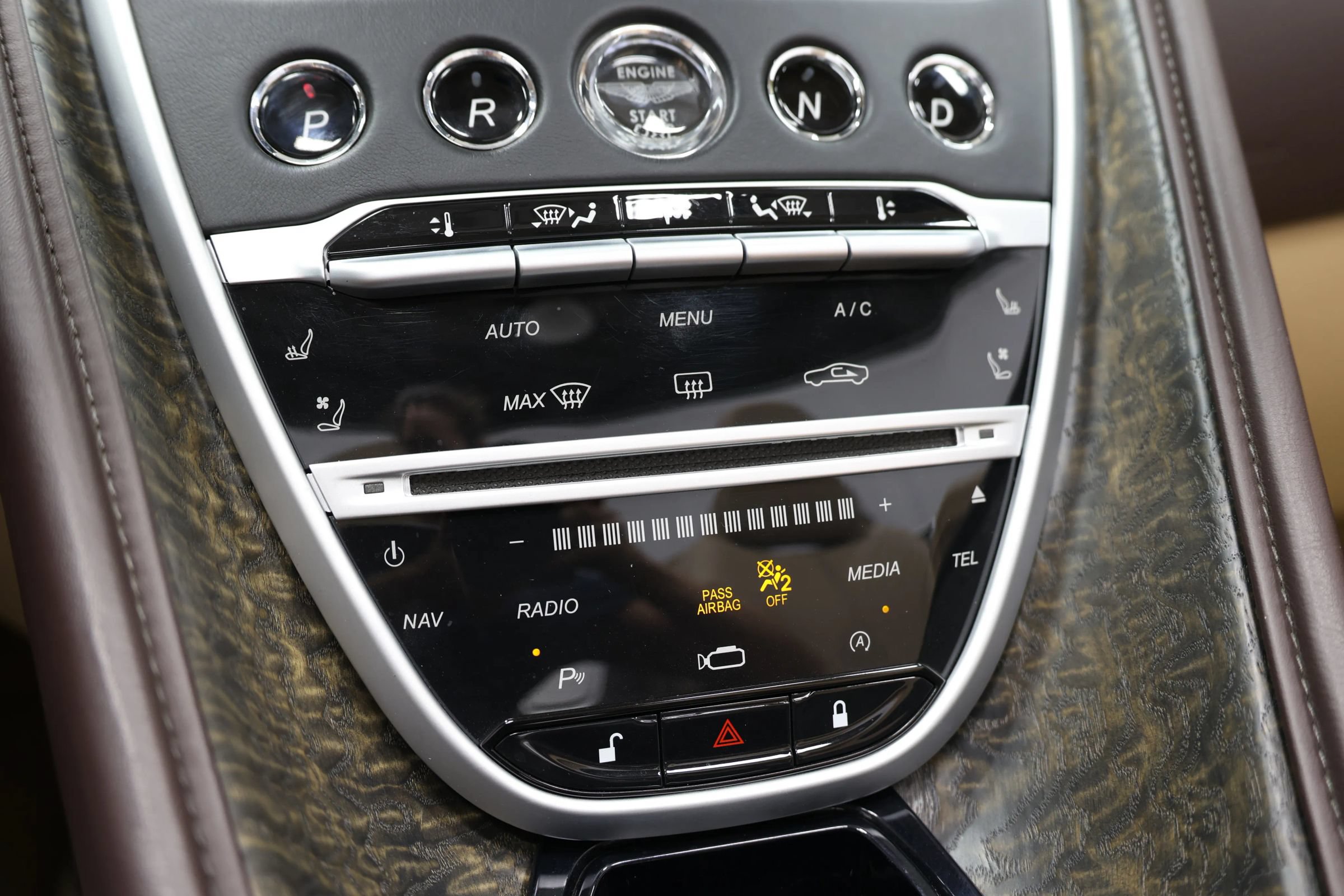 Used 2019 Aston Martin DB11 Volante RWD image 41