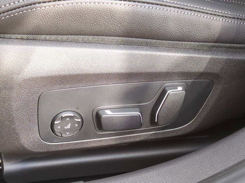 New 2025 BMW 330i xDrive Sedan w/ M Sport Package image 18