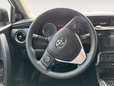 Used 2017 Toyota Corolla LE image 12