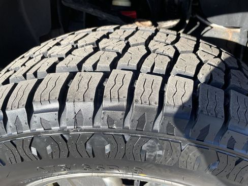 Used 2012 Ford F150 Lariat w/ Lariat Chrome Pkg image 24