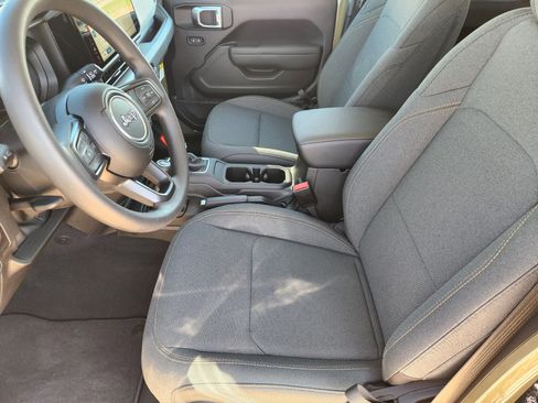 New 2025 Jeep Gladiator Sport image 9