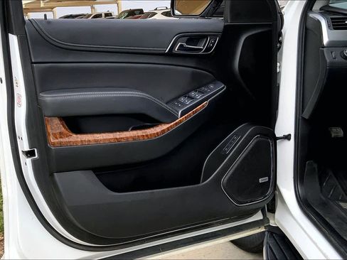 Used 2020 Chevrolet Suburban Premier image 22