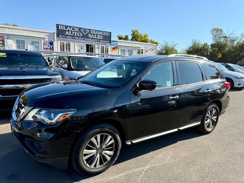 Used 2019 Nissan Pathfinder SL image 1