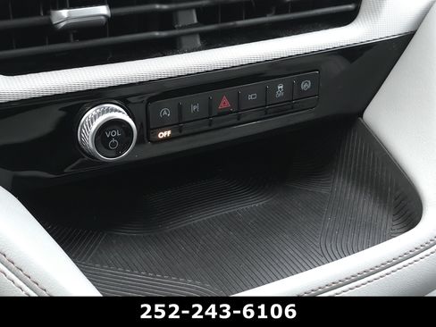 Used 2025 Ford Explorer Active w/ Active Comfort Package RWD image 16