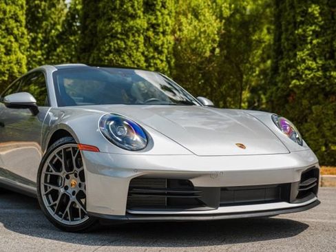 Used 2025 Porsche 911 Carrera RWD image 6