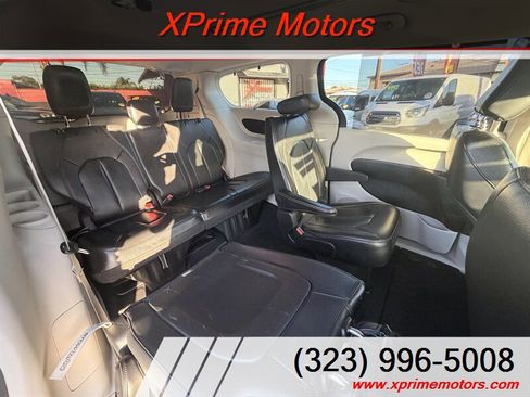 Used 2019 Chrysler Pacifica Touring-L w/ Advanced Safetytec Group FWD image 35