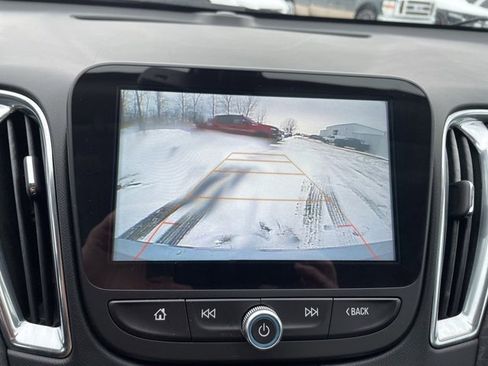 Used 2018 Chevrolet Malibu LT image 16