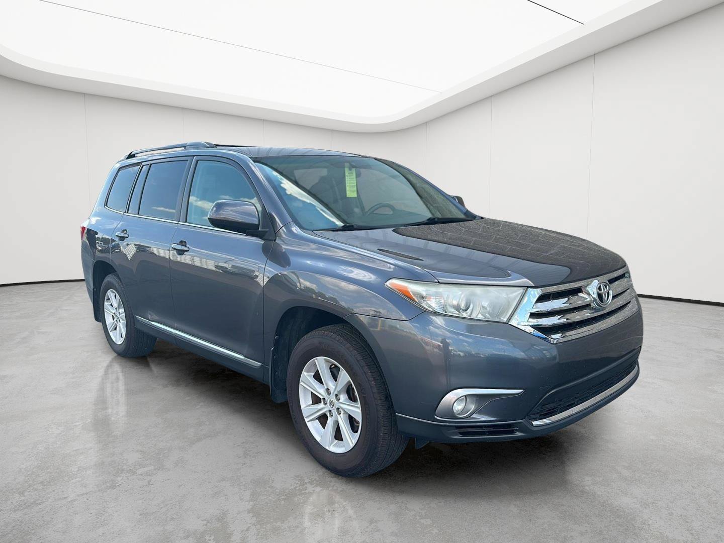Used 2013 Toyota Highlander Plus AWD/4WD image 3