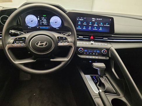 Used 2024 Hyundai Elantra SEL FWD image 22