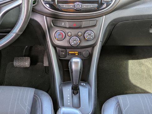 Used 2019 Chevrolet Trax LT w/ LT Convenience Package image 17