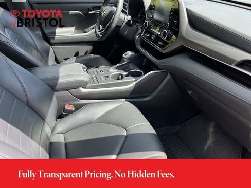 Used 2021 Toyota Highlander XLE AWD/4WD image 27