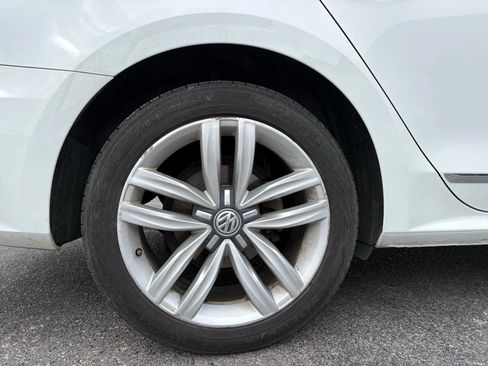 Used 2017 Volkswagen Passat 1.8T SEL Premium image 25
