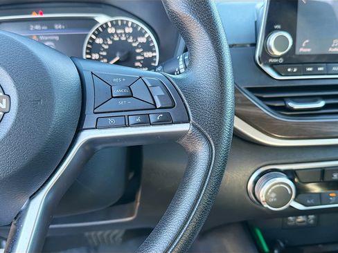 Used 2024 Nissan Altima 2.5 SV image 35