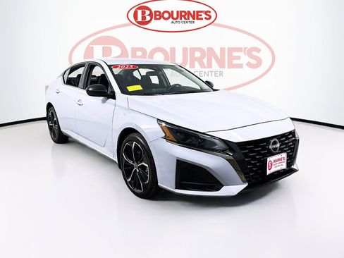 Used 2025 Nissan Altima 2.5 SR image 1