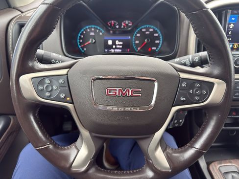 Used 2022 GMC Canyon Denali image 19