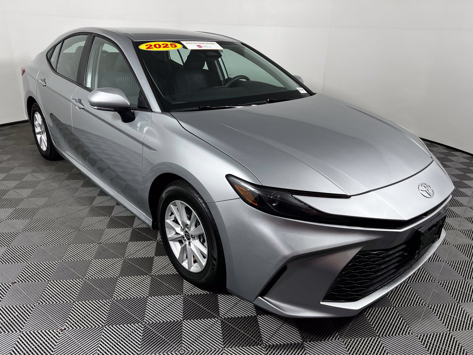 Certified 2025 Toyota Camry LE FWD image 3