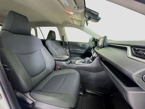 Used 2019 Toyota RAV4 LE image 21