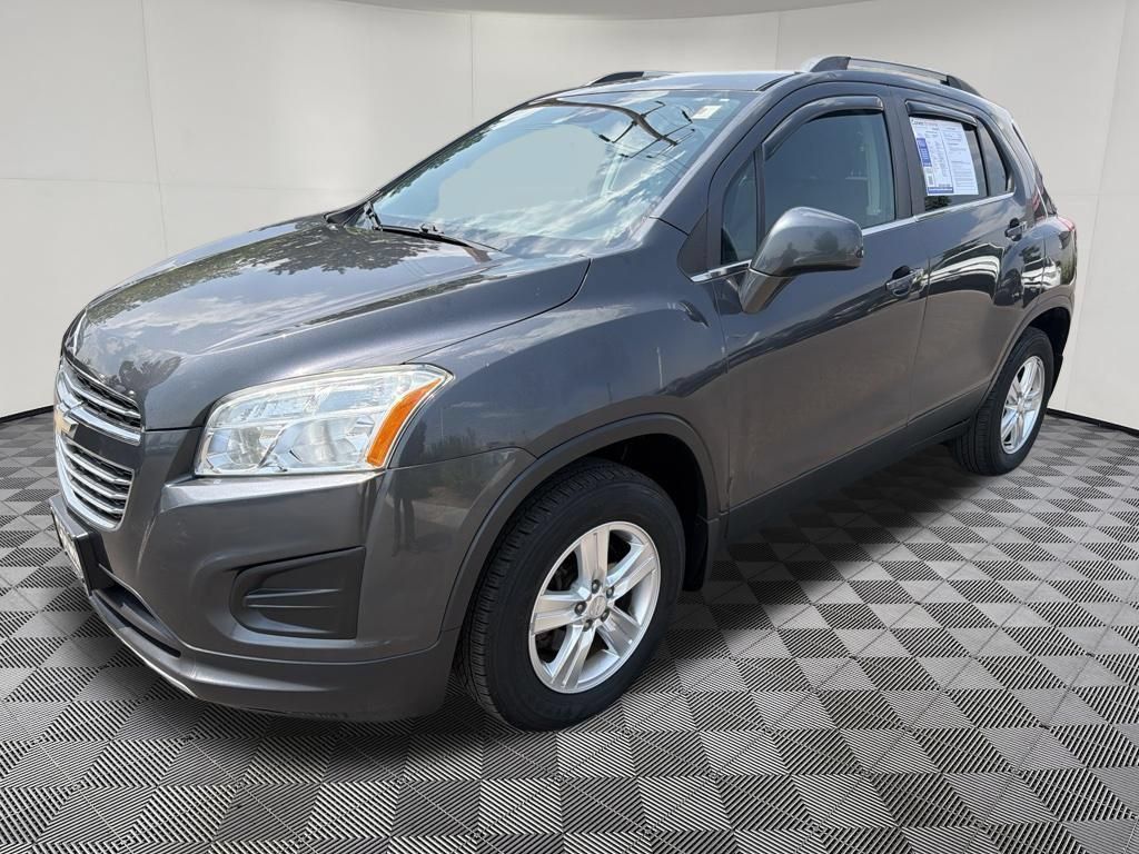 Used 2016 Chevrolet Trax LT w/ LT Sun and Sound Package AWD/4WD image 3