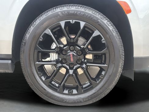 Used 2023 GMC Yukon Denali RWD image 9