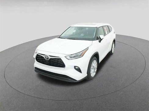 New 2026 Toyota Highlander Limited image 16