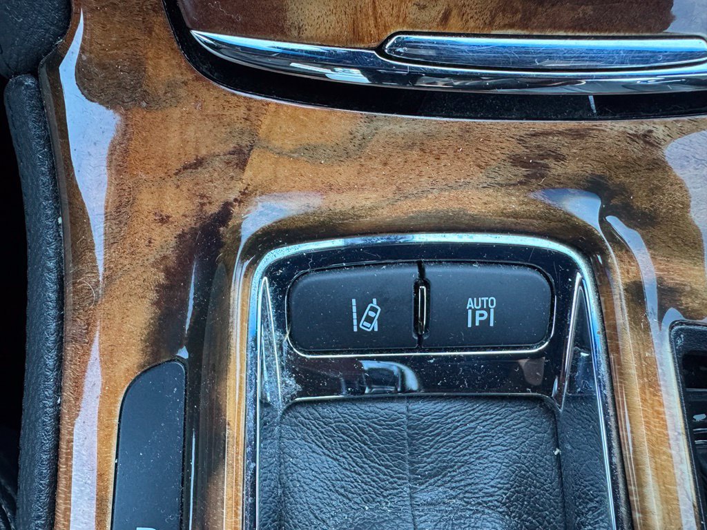 Used 2013 Lincoln MKS AWD image 24
