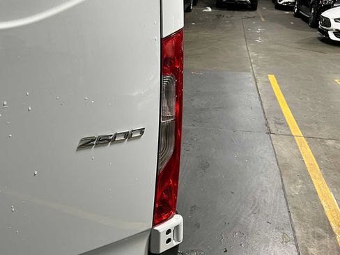 Used 2025 Mercedes-Benz Sprinter 2500 image 16