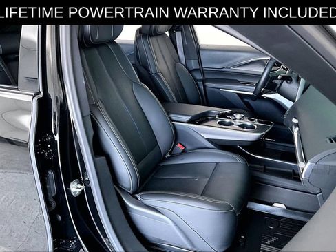 Used 2025 Cadillac Lyriq Luxury w/ LPO, Floor Liner Package AWD/4WD image 9