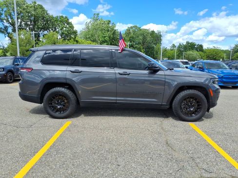 Used 2021 Jeep Grand Cherokee L Laredo w/ Luxury Tech Group I AWD/4WD image 9
