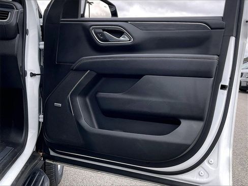 Used 2024 GMC Yukon XL SLT image 11