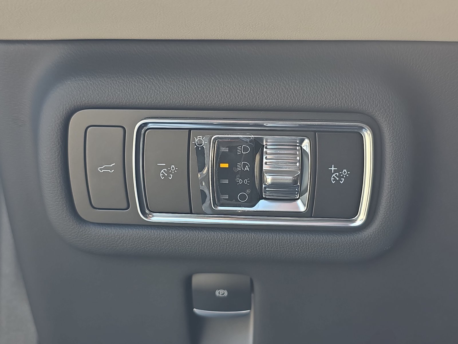 Used 2024 Lincoln Nautilus Premier AWD/4WD image 23