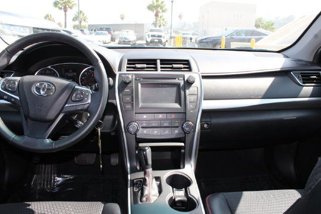 Used 2015 Toyota Camry SE FWD image 9