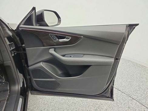 Used 2023 Audi Q8 Premium Plus w/ Premium Plus Package image 19