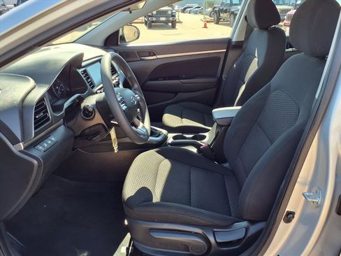 Used 2019 Hyundai Elantra SEL w/ Winter Weather Package image 18