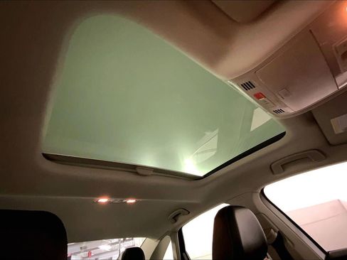 Used 2020 Volkswagen Jetta SEL Premium image 28