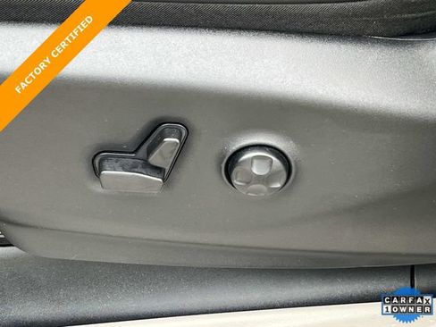 Certified 2024 Chrysler Pacifica Limited image 29