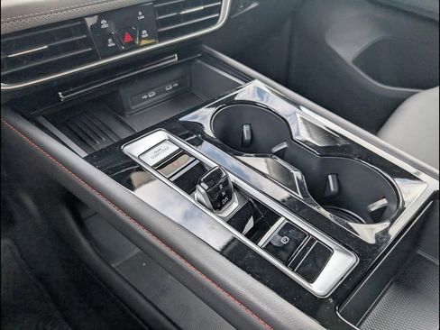Certified 2025 Volkswagen Atlas Peak Edition SE AWD/4WD image 20